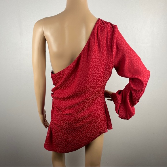 NEW L’ACADEMIE REVOLVE RED PRINTED ONE-SHOULDER BLOUSE - Picture 7 of 8